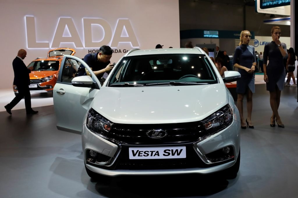 Lada Vesta на выставке в «Крокус Экспо», Москва, 2018 год. Фото: Sefa Karacan / Anadolu Agency / Getty Images