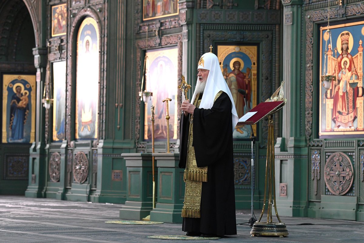 Патриарх Московский и всея Руси Кирилл совершает молебен в главном православном соборе Вооруженных сил РФ, в парке «Патриот» в подмосковной Кубинке, 22 июня 2020 года. Фото:  Kremlin