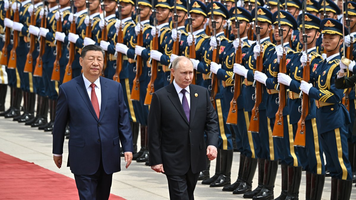 Путин в компании десятков чиновников слетал в Китай